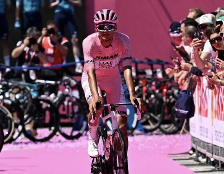 EL MEXICANO ISAAC DEL TORO SIGUE LÍDER EN EL GIRO DE ITALIA; AUMENTA SU VENTAJA SOBRE AYUSO